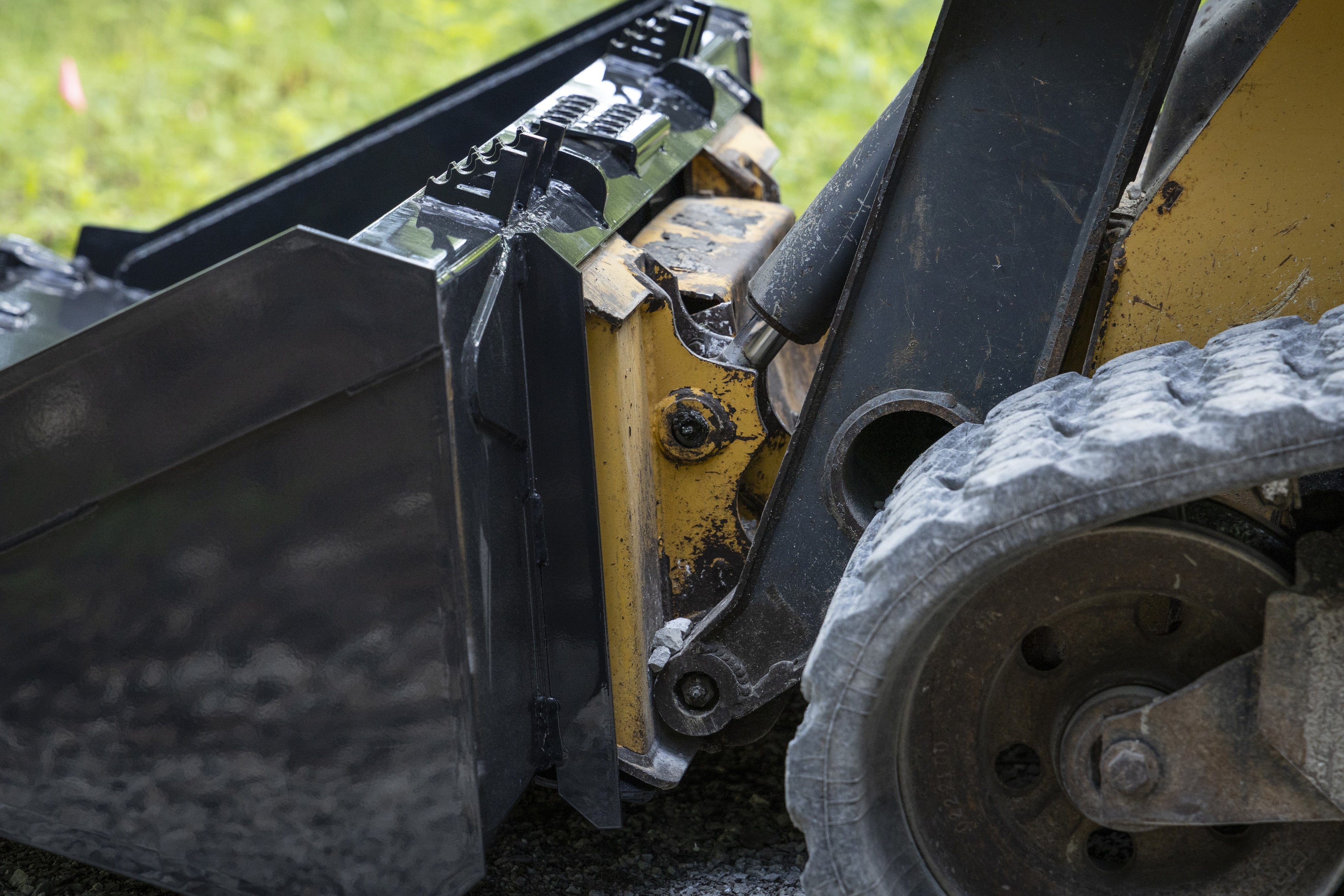 72" Heavy-Duty Tooth Bucket